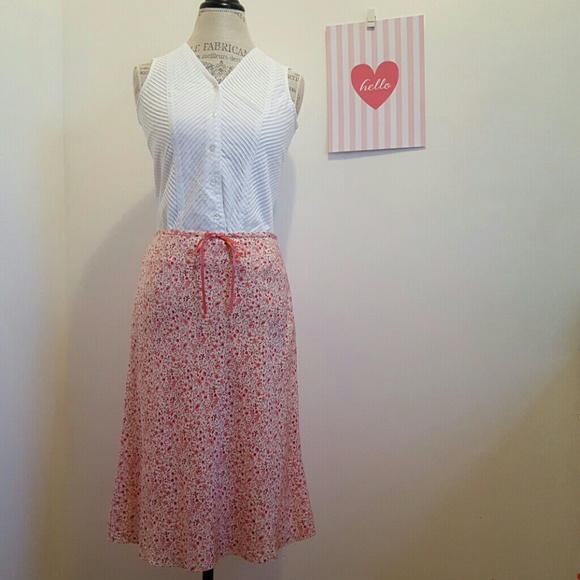Ann Taylor Dresses & Skirts - Ann Taylor silk skirt . Vintage. Size 6 🌸